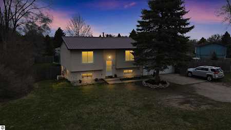 1900 Cumberland Drive Traverse City, MI 49685