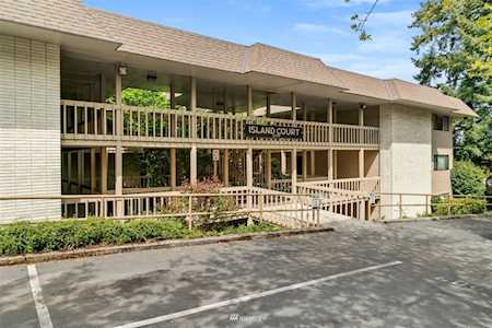 3239 80th Ave SE #401 Mercer Island, WA 98040