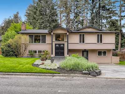 1032 111th Place SE Bellevue, WA 98004