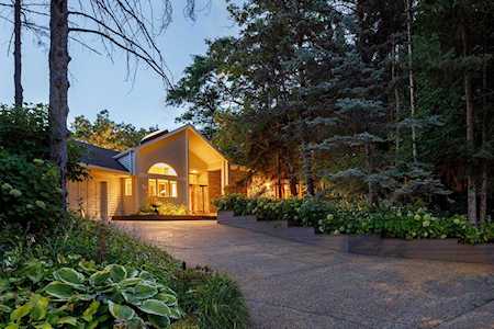 6800 Cheyenne Trail Edina, MN 55439