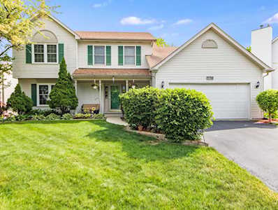 3741 Baybrook Dr Aurora, IL 60504