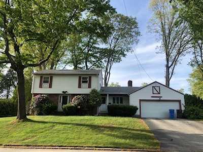 23 Rockcrest Dr Cranston, RI 02920