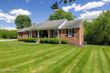 5708 Clover Dr Crestwood, KY 40014