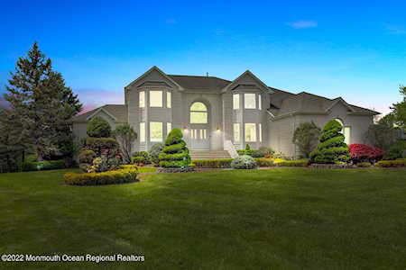 206 Conway Ct Morganville, NJ 07751