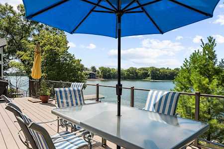 5550 Zumbra Lane Victoria, MN 55331