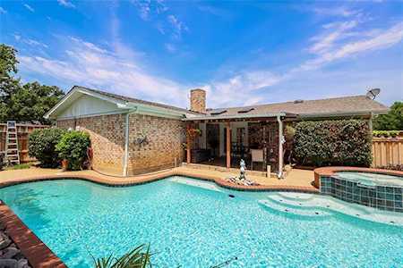 800 Ridge Drive Bedford, TX 76021