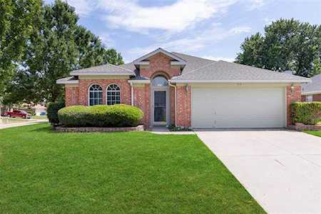 312 Scarlet Oak Drive Lake Dallas, TX 75065