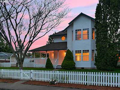 1993 NE Jamie Dr Hillsboro, OR 97124
