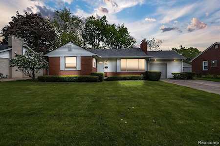 27224 Spring Arbor Dr Southfield, MI 48076