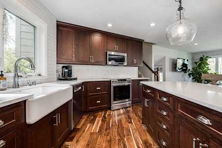 141 Hunters Glen Road Wayzata, MN 55391