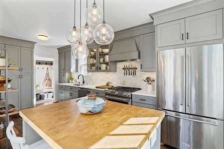 4024 Shoreline Drive Robbinsdale, MN 55422