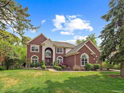 512 Troywood Dr Troy, MI 48083