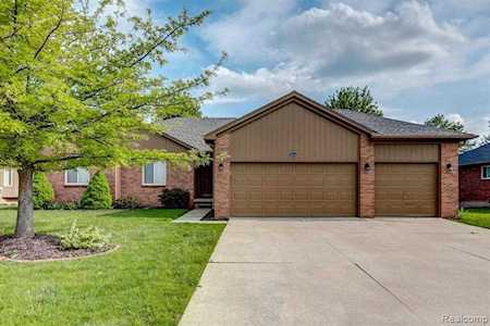 32044 Hiddenbrook Dr Chesterfield Twp, MI 48047
