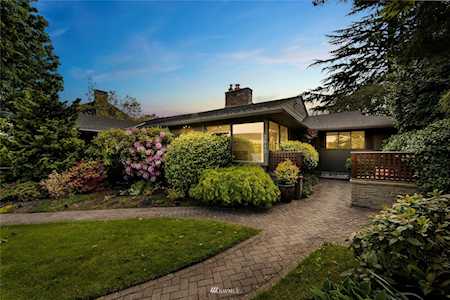 2612 W Viewmont Way W Seattle, WA 98199