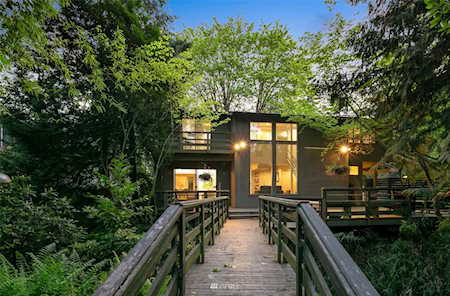 11040 35th Ave NE Seattle, WA 98125