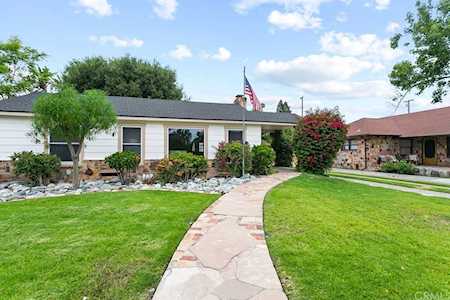 425 W Main St Tustin, CA 92780