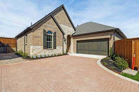 2019 Spotted Fawn Drive Arlington, TX 76005