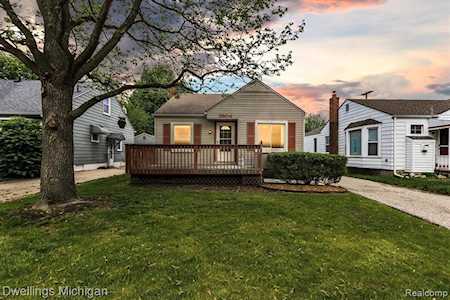 2904 Crooks Rd Royal Oak, MI 48073
