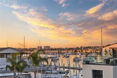 621 W Bay Ave Newport Beach, CA 92661