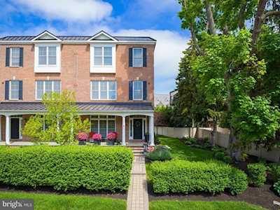 18 Roberts Rd S Bryn Mawr, PA 19010