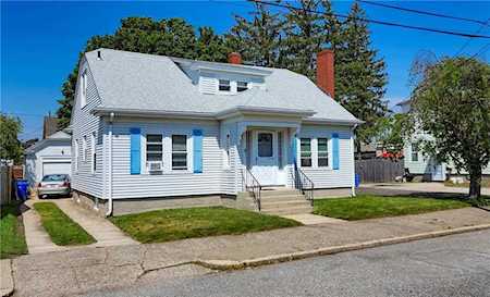 25 Benjamin St Pawtucket, RI 02861