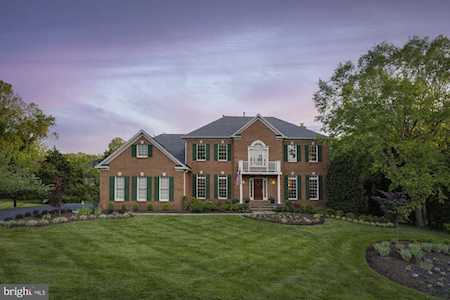 10499 Hunting Hills Place Oakton, VA 22124