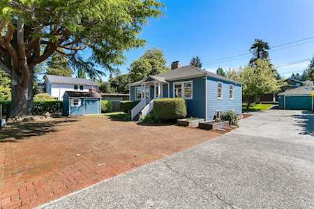 8630 17th Ave SW Seattle, WA 98106