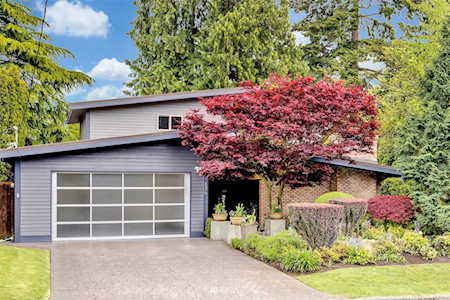 226 110th Ave SE Bellevue, WA 98004