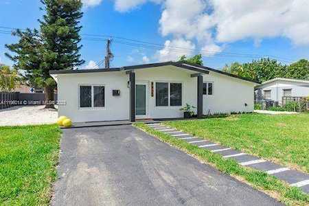 9900 SW 87th St Miami, FL 33173