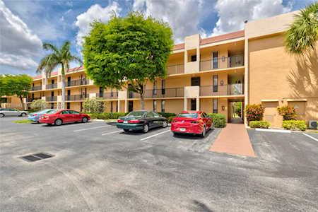 5933 Coral Lake Dr #309 Margate, FL 33063