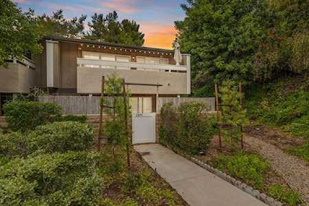 2894 Luciernaga Street Carlsbad, CA 92009