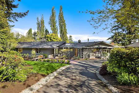 4389 Point White Dr NE Bainbridge Island, WA 98110