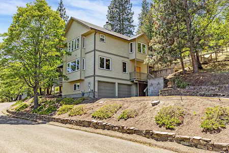 215 Piedmont Dr Ashland, OR 97520