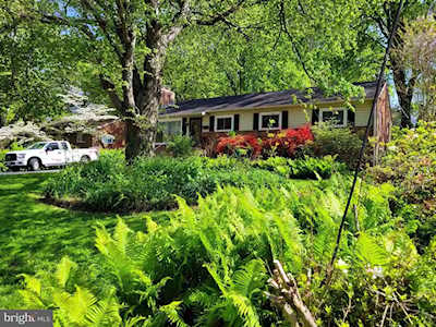 105 Wolftrap Rd SE Vienna, VA 22180