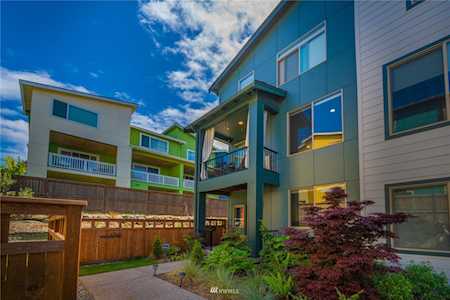 9768 11th Ave SW Seattle, WA 98106