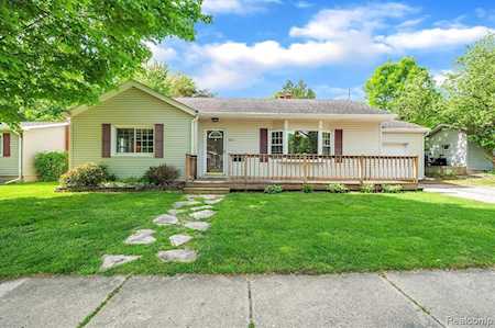 515 Riddle St Howell, MI 48843