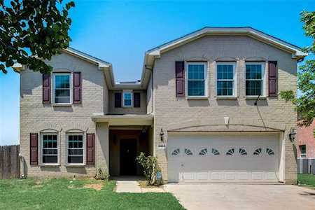 2464 Arroyo Springs Drive Grand Prairie, TX 75052