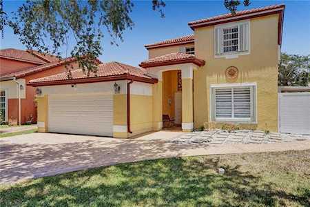 8365 NW 197th Ter Hialeah, FL 33015