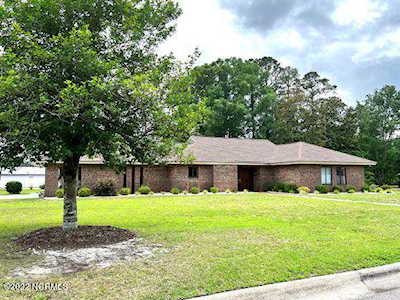 616 E Murphy Street Wallace, NC 28466