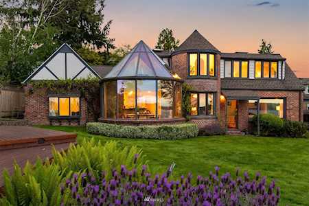 10437 Marine View Dr SW Seattle, WA 98146