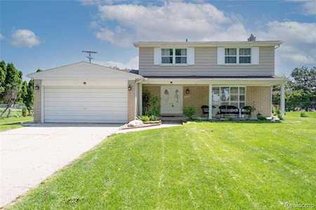 37086 Cooper Dr Sterling Heights, MI 48312