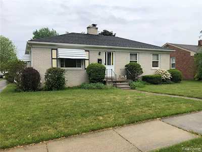 9840 Roseland St Livonia, MI 48150