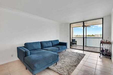 116 Lake Emerald Drive #209 Oakland Park, FL 33309