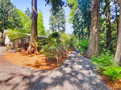 9820 NE Beach Crest Dr Bainbridge Island, WA 98110