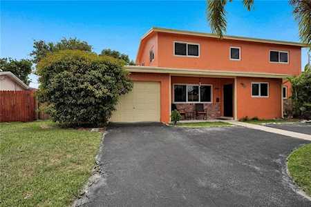 4480 NW 8th St Coconut Creek, FL 33066