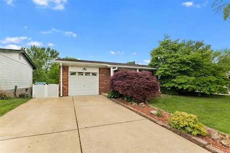 11946 Midvale Dr Maryland Heights, MO 63043