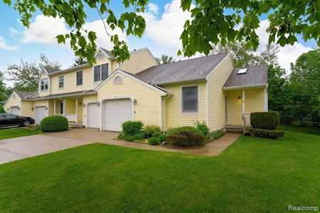 229 Meadow Pointe Dr Fenton, MI 48430