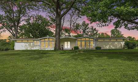 7 W Ladue Estates Dr Creve Coeur, MO 63141