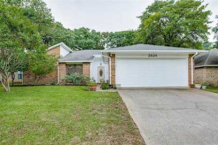2824 Edgewood Lane Bedford, TX 76021