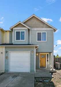 887 Silver Fox Dr Central Point, OR 97502